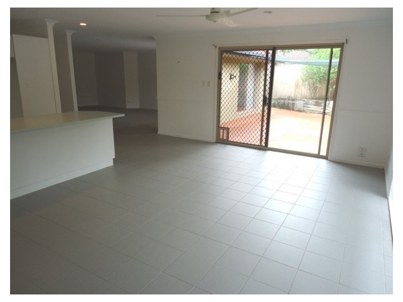 6 Morfantaine Terrace, Parkwood QLD 4214