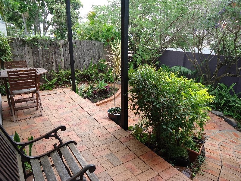 2/30 Birt Avenue, Surfers Paradise QLD 4217