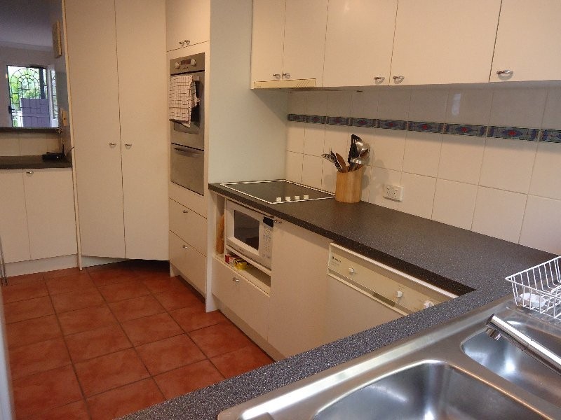 2/30 Birt Avenue, Surfers Paradise QLD 4217