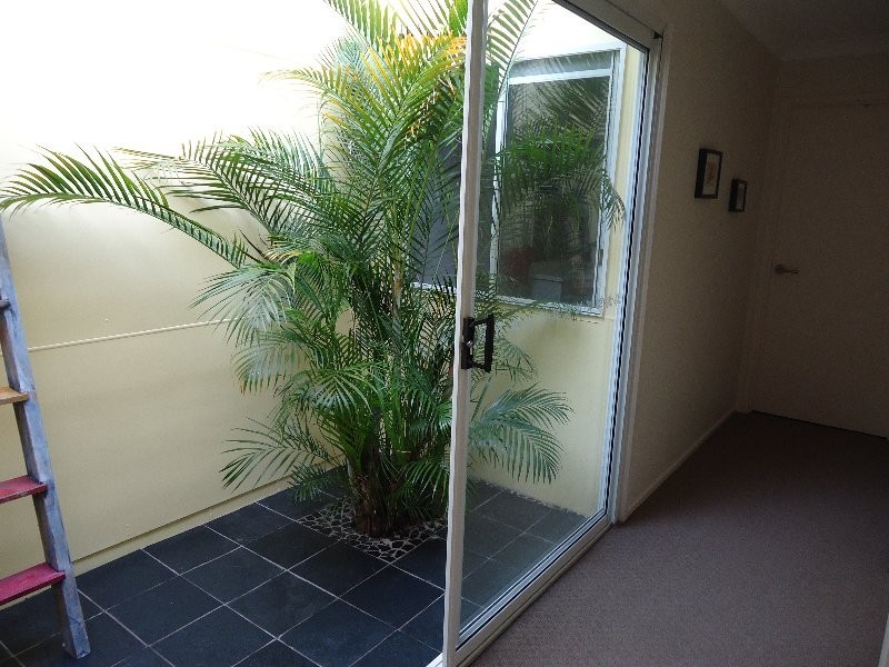 2/30 Birt Avenue, Surfers Paradise QLD 4217