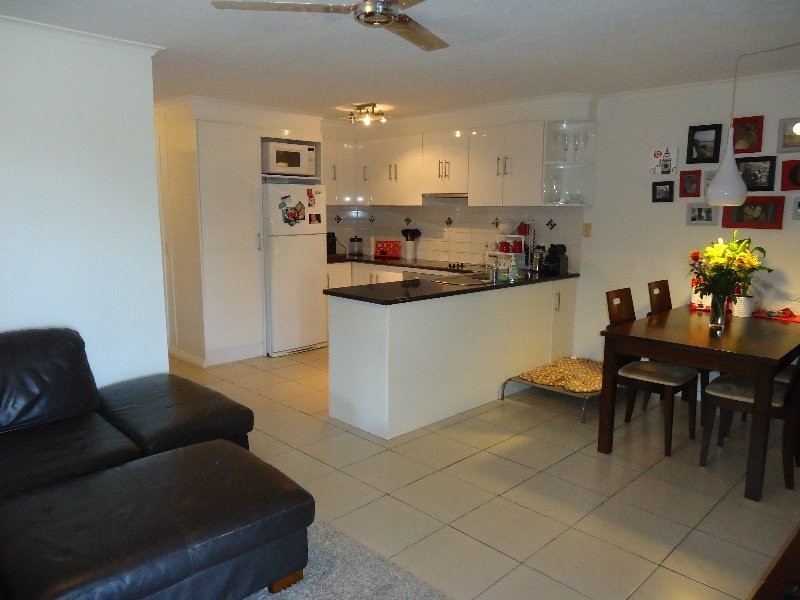 2/200 Olsen Avenue, Arundel QLD 4214