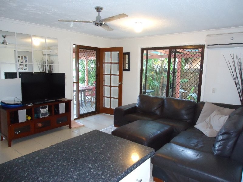 2/200 Olsen Avenue, Arundel QLD 4214