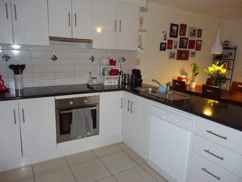 2/200 Olsen Avenue, Arundel QLD 4214