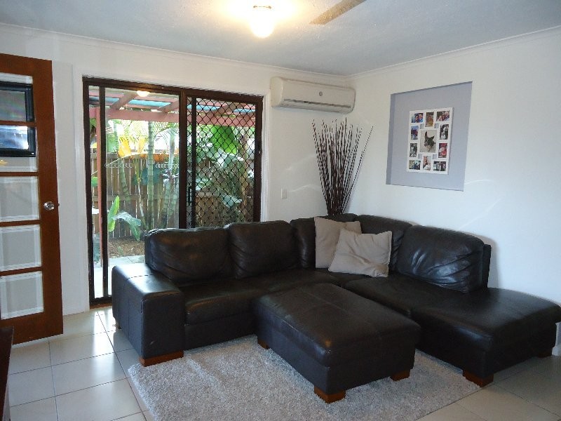 2/200 Olsen Avenue, Arundel QLD 4214