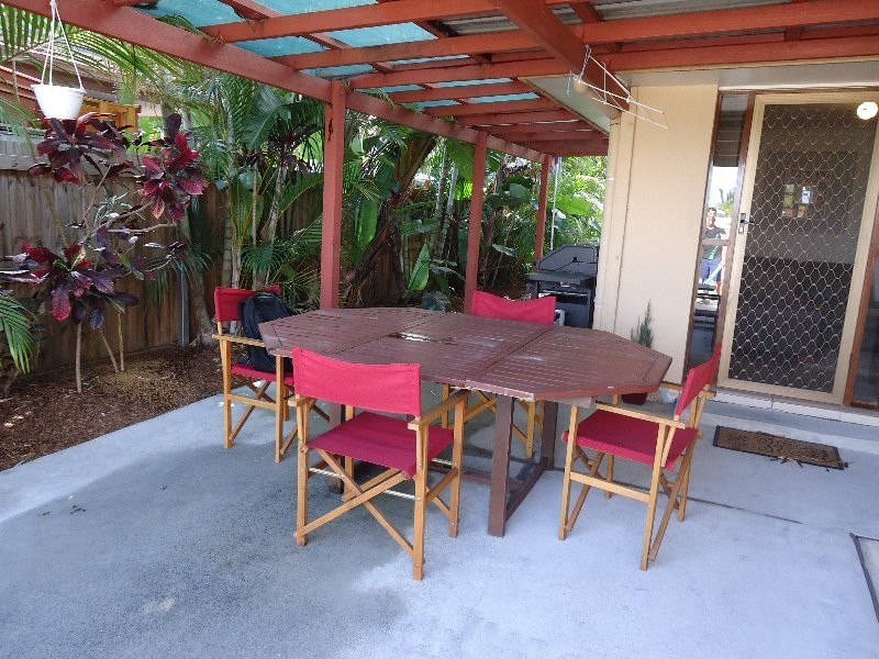 2/200 Olsen Avenue, Arundel QLD 4214