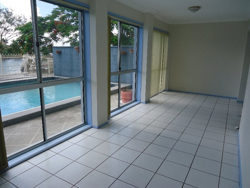 1/5 Perry Place, Biggera Waters QLD 4216