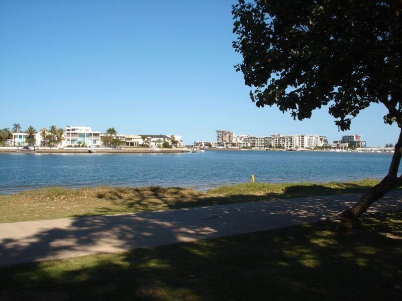 1/27 Drake Avenue, Paradise Point QLD 4216