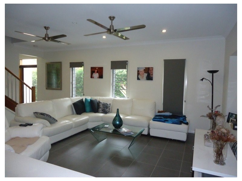 2/26 Gordon Street, Labrador QLD 4215