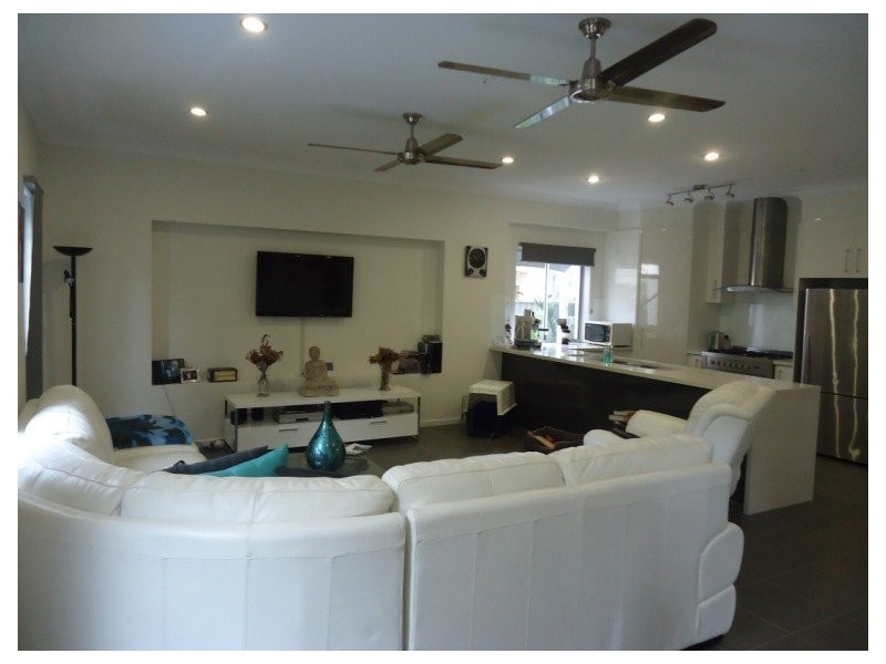 2/26 Gordon Street, Labrador QLD 4215