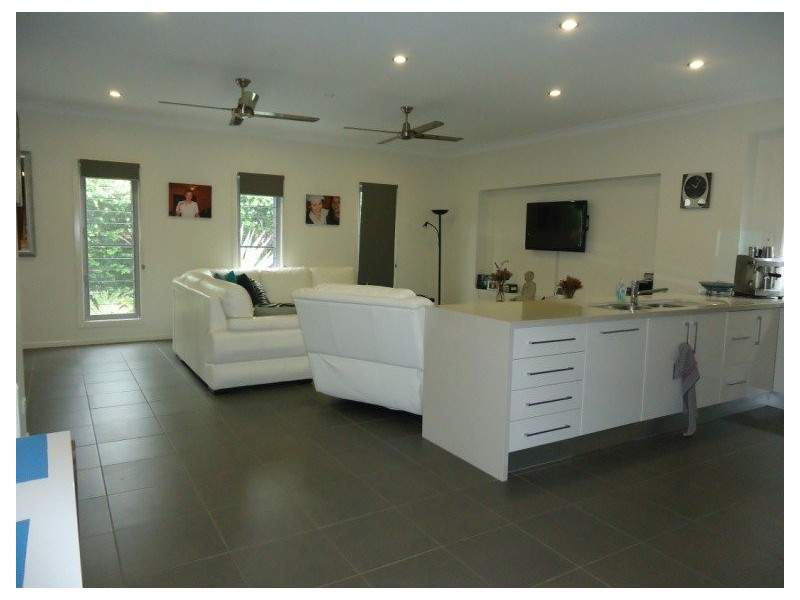 2/26 Gordon Street, Labrador QLD 4215