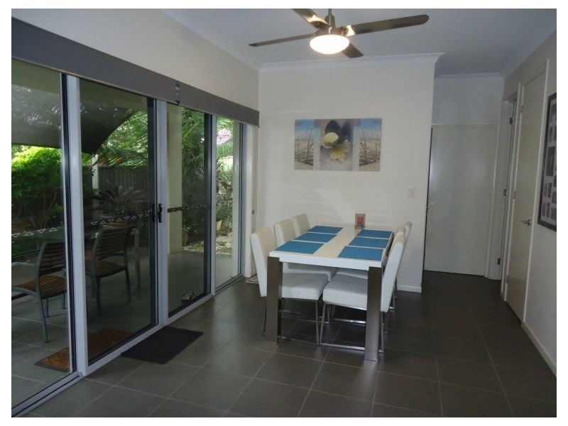 2/26 Gordon Street, Labrador QLD 4215