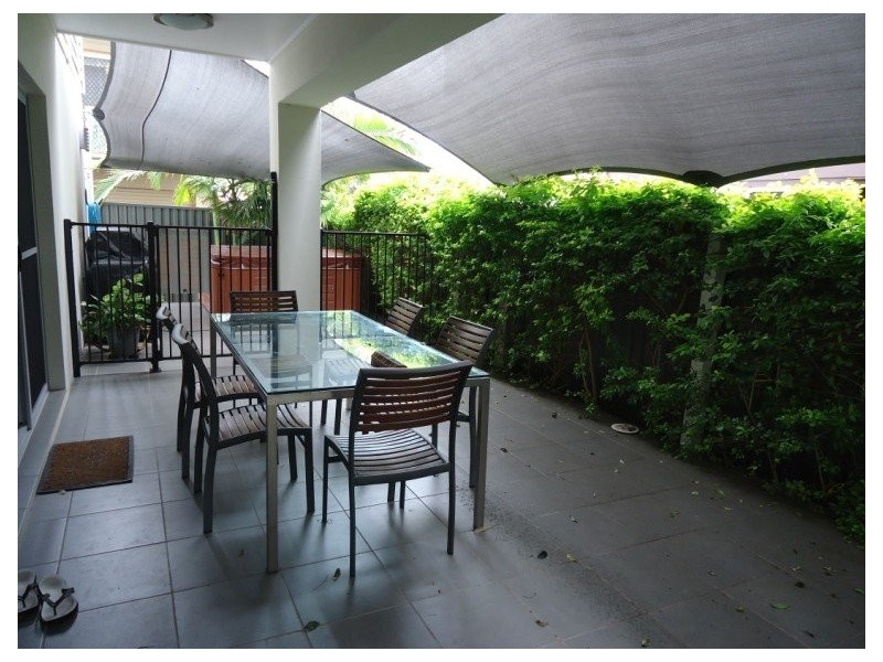 2/26 Gordon Street, Labrador QLD 4215