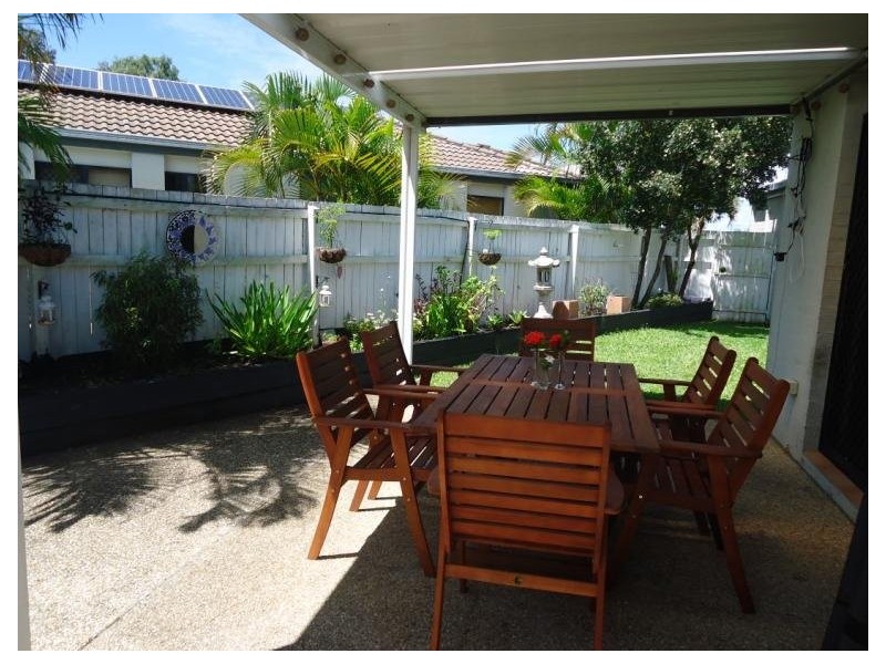 1/15 Gemma Glade, Labrador QLD 4215