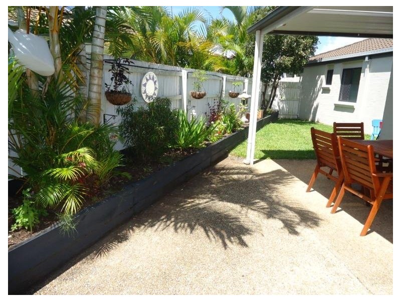 1/15 Gemma Glade, Labrador QLD 4215