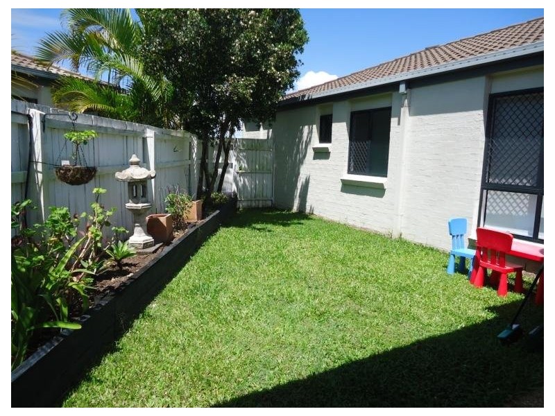 1/15 Gemma Glade, Labrador QLD 4215