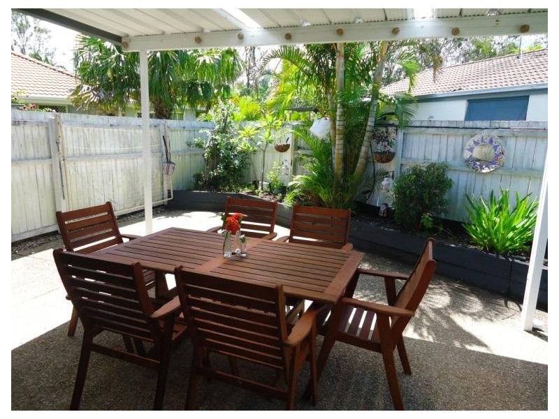 1/15 Gemma Glade, Labrador QLD 4215