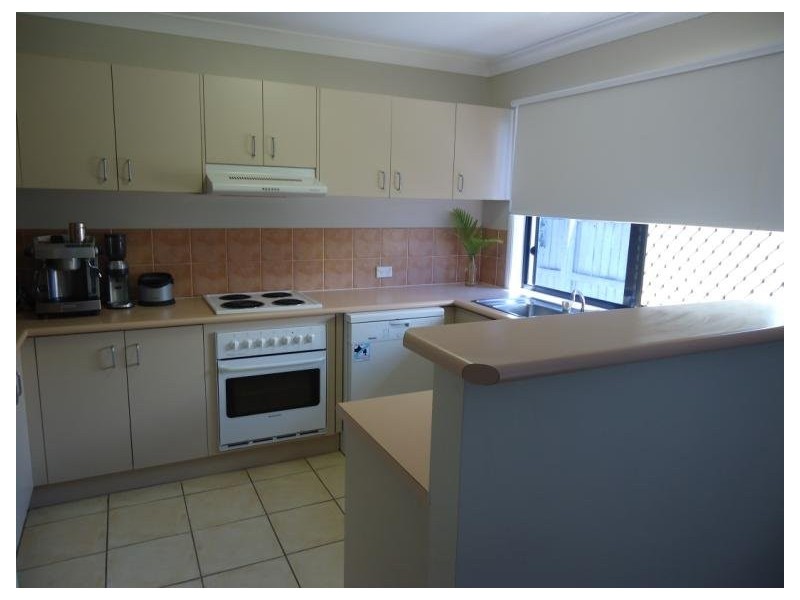 1/15 Gemma Glade, Labrador QLD 4215
