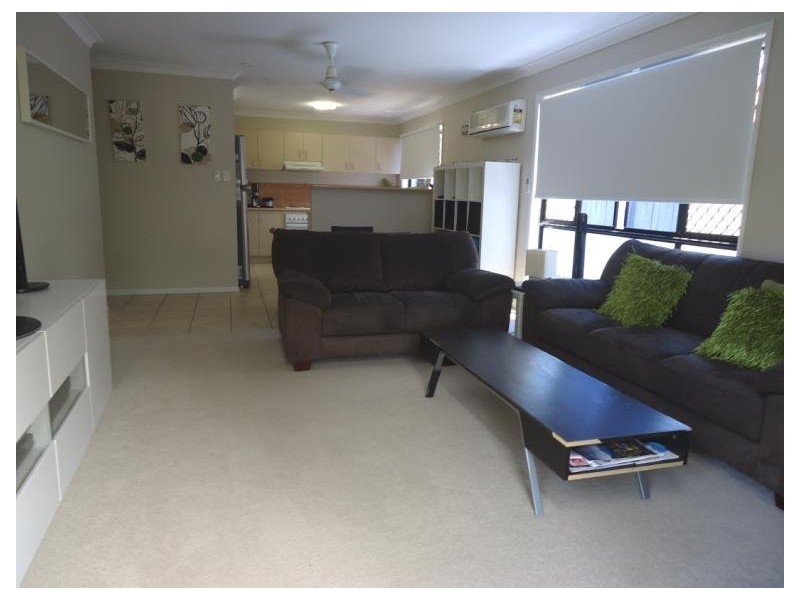 1/15 Gemma Glade, Labrador QLD 4215