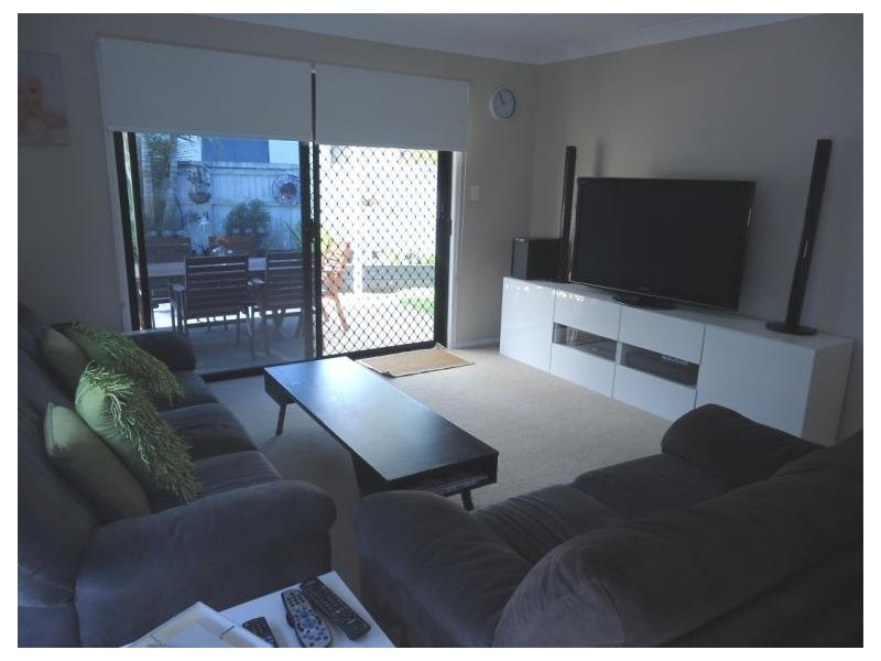 1/15 Gemma Glade, Labrador QLD 4215
