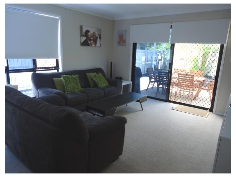 1/15 Gemma Glade, Labrador QLD 4215