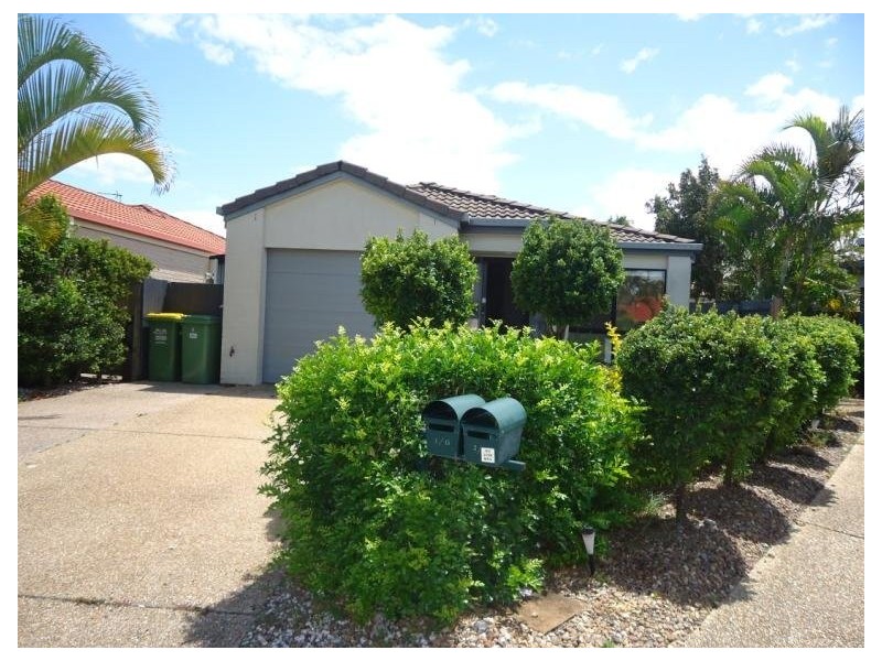 1/15 Gemma Glade, Labrador QLD 4215
