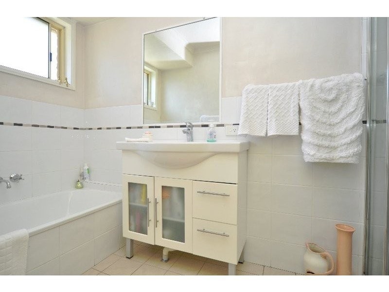 2/42 Village Way, Oxenford QLD 4210