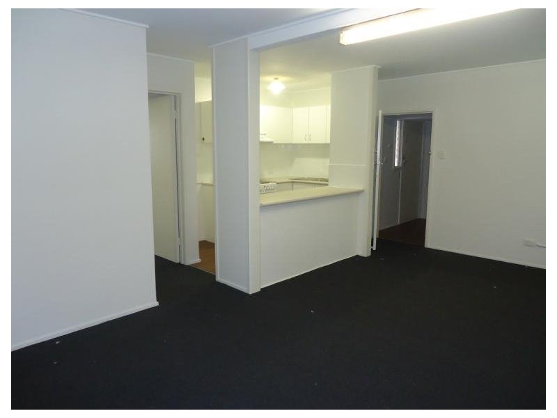 2/107a Frank Street, Labrador QLD 4215