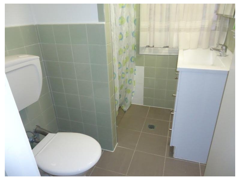 2/107a Frank Street, Labrador QLD 4215