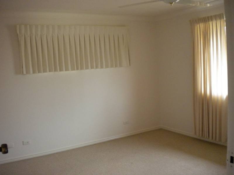 1/215 Central Street, Labrador QLD 4215