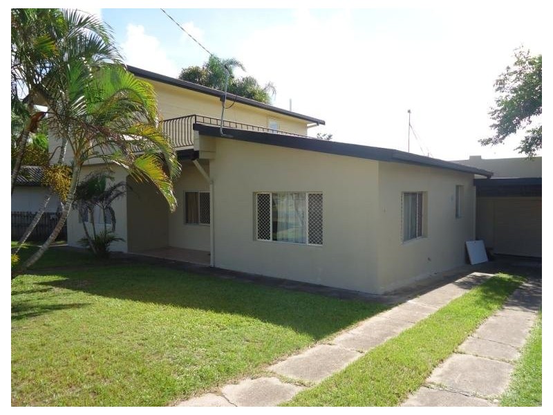 4 Allden Avenue, Labrador QLD 4215
