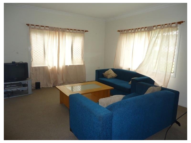 4 Allden Avenue, Labrador QLD 4215