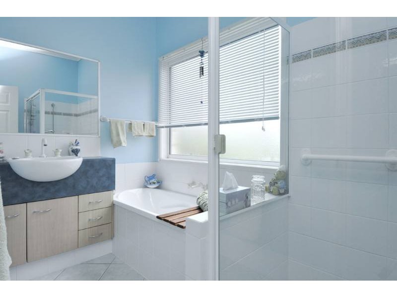 24 Manra Way, Pacific Pines QLD 4211