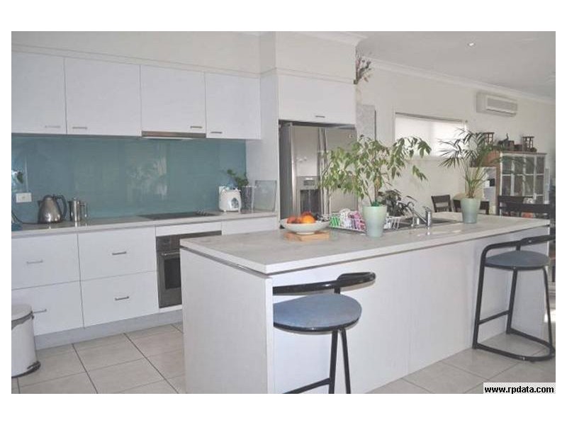 16 Lockwood Place, Molendinar QLD 4214