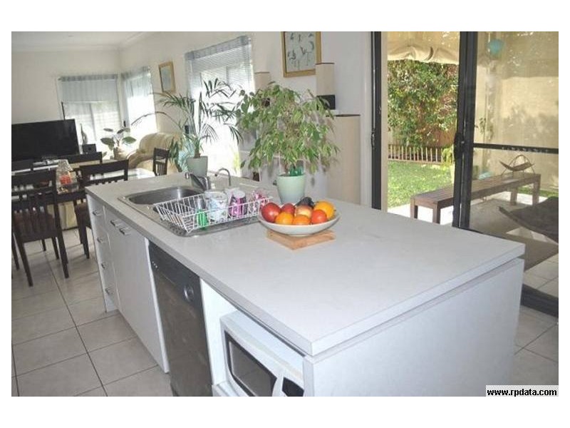 16 Lockwood Place, Molendinar QLD 4214