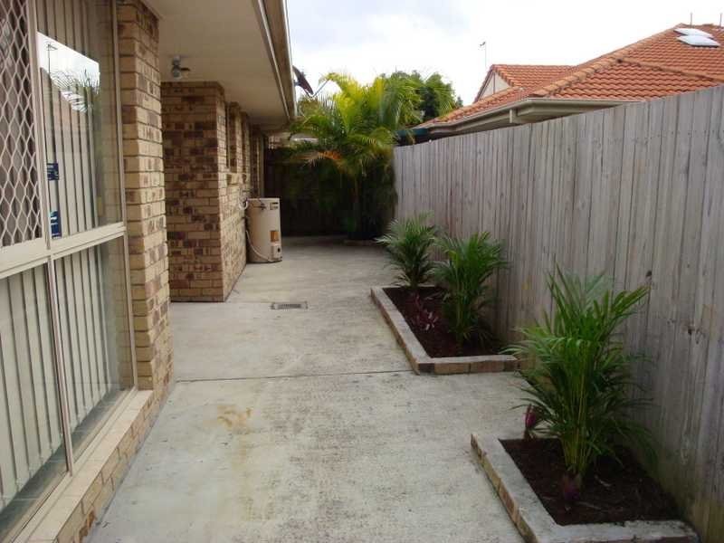 1/1 Gemma Glade, Labrador QLD 4215