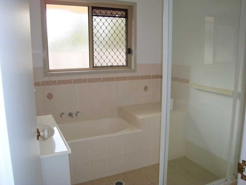 1/1 Gemma Glade, Labrador QLD 4215