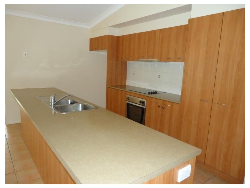 93 Crestwood Drive, Molendinar QLD 4214