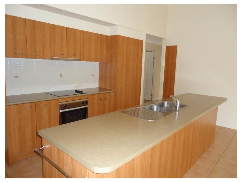 93 Crestwood Drive, Molendinar QLD 4214