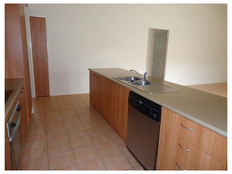 93 Crestwood Drive, Molendinar QLD 4214