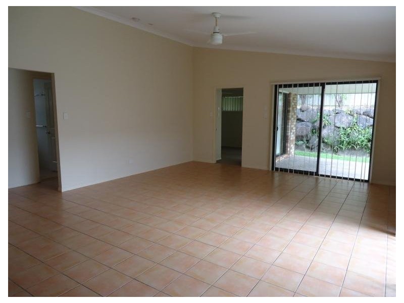 93 Crestwood Drive, Molendinar QLD 4214