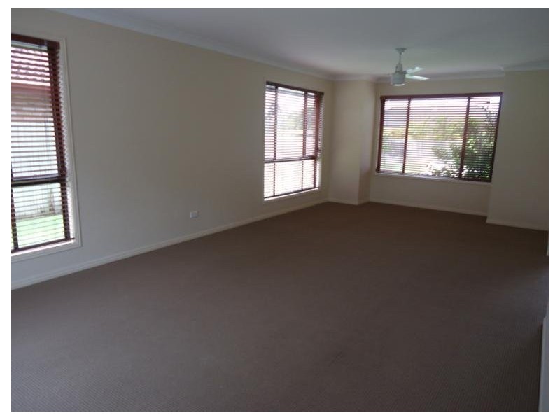 93 Crestwood Drive, Molendinar QLD 4214