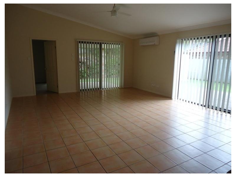 93 Crestwood Drive, Molendinar QLD 4214