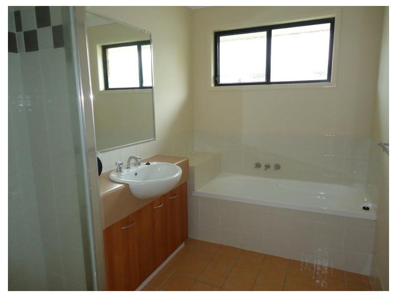 93 Crestwood Drive, Molendinar QLD 4214