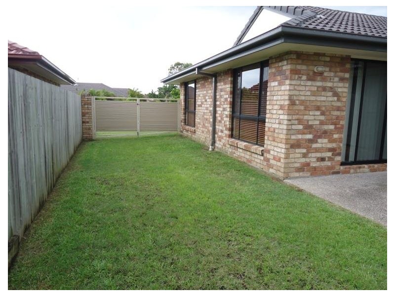 93 Crestwood Drive, Molendinar QLD 4214