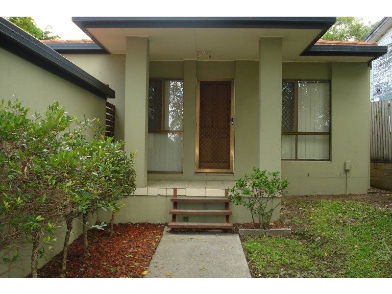2/76B Brisbane Road, Labrador QLD 4215