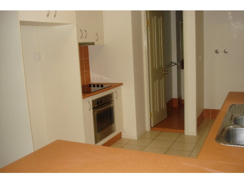 2/76B Brisbane Road, Labrador QLD 4215