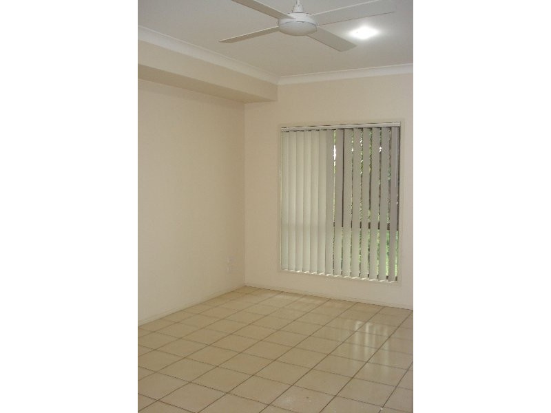 2/76B Brisbane Road, Labrador QLD 4215