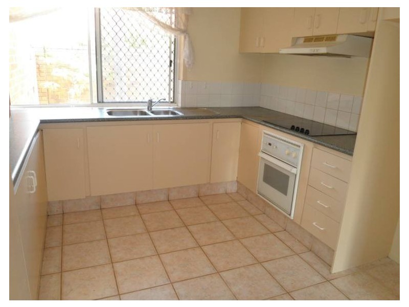 1/122a Whiting Street, Labrador QLD 4215