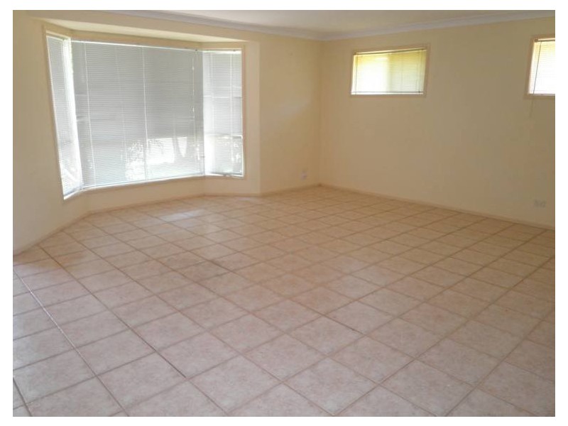 1/122a Whiting Street, Labrador QLD 4215