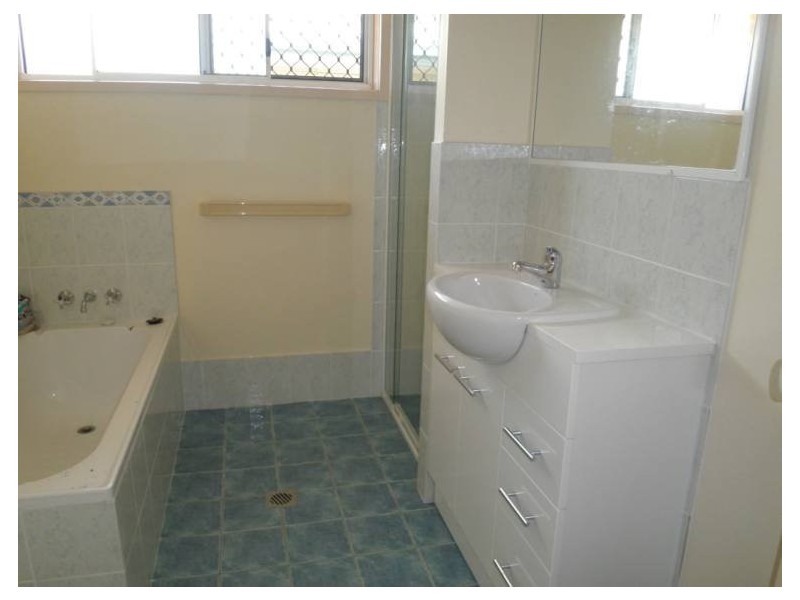 1/122a Whiting Street, Labrador QLD 4215